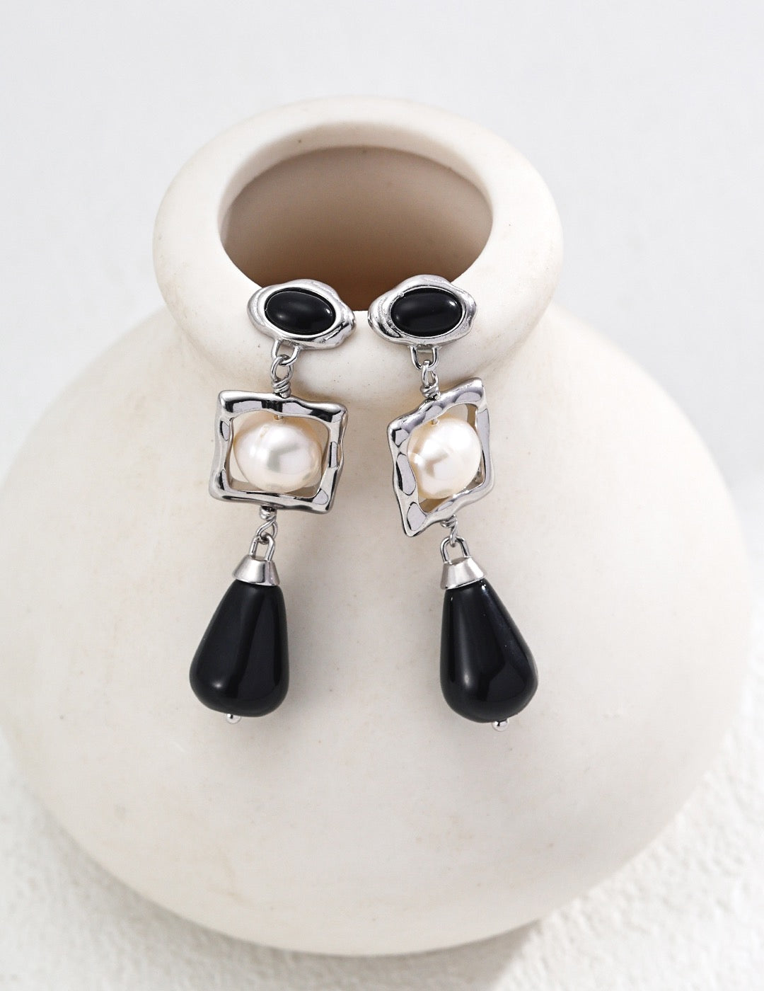 Onyx Natural Pearl Earrings