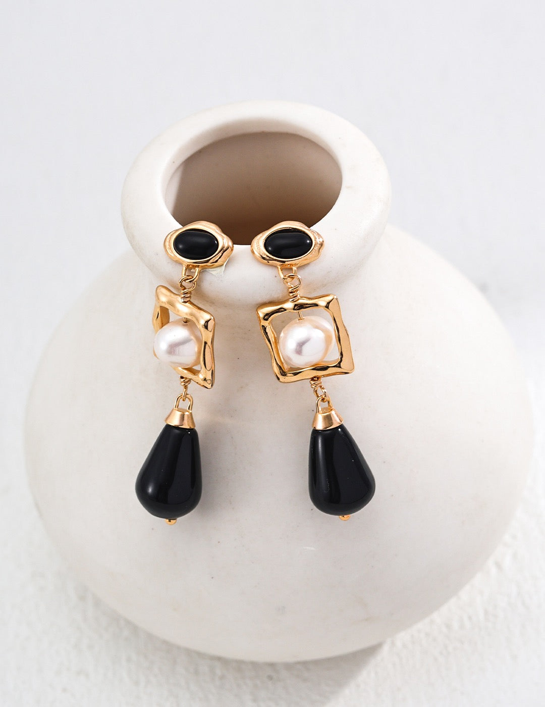 Onyx Natural Pearl Earrings