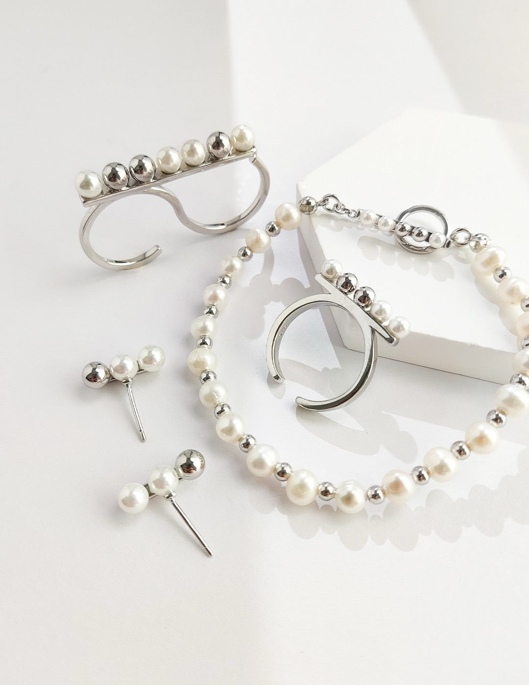 Balance Beam Pearl Bracelet