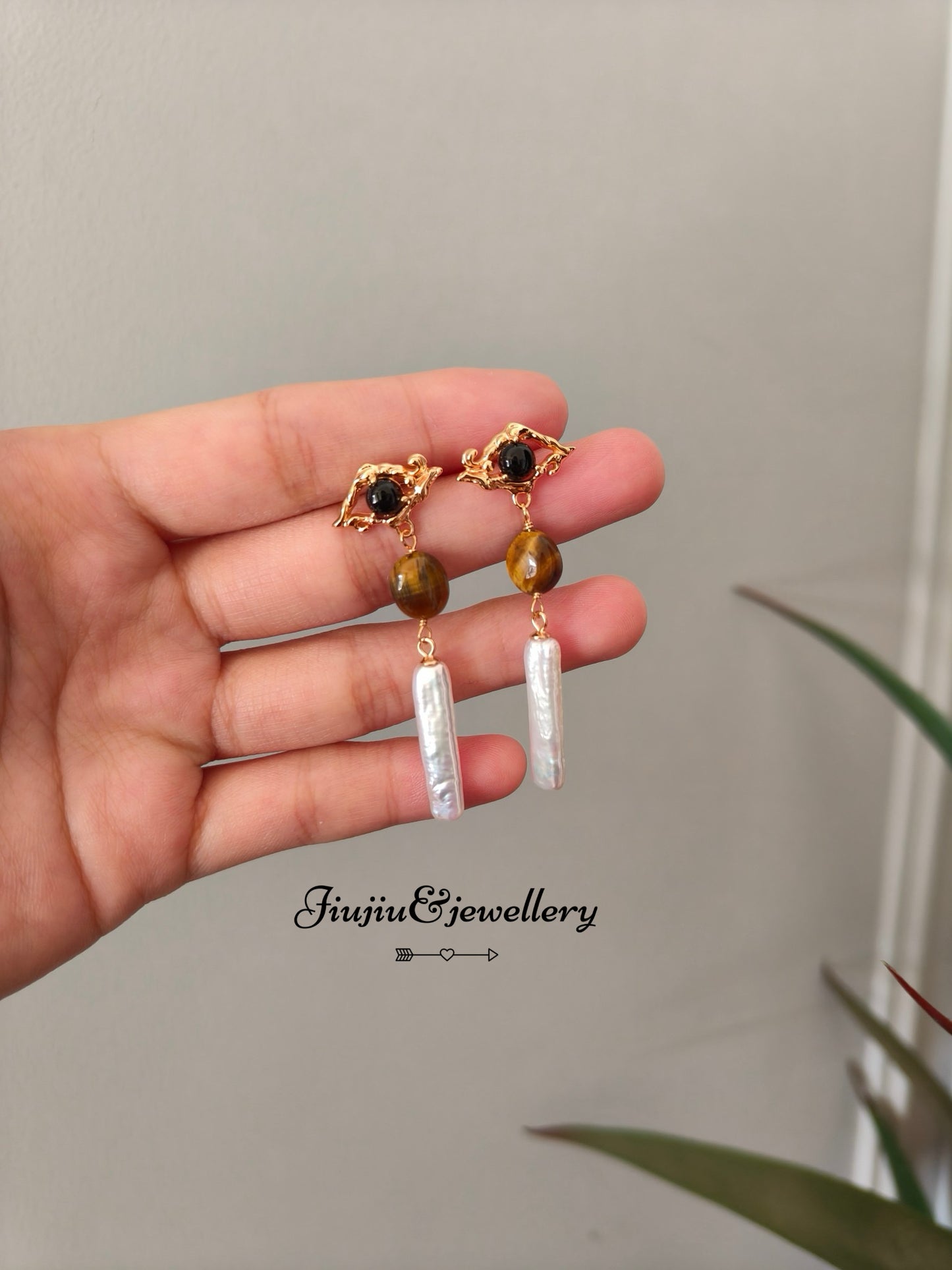 Eye Pearl Agate Earrings