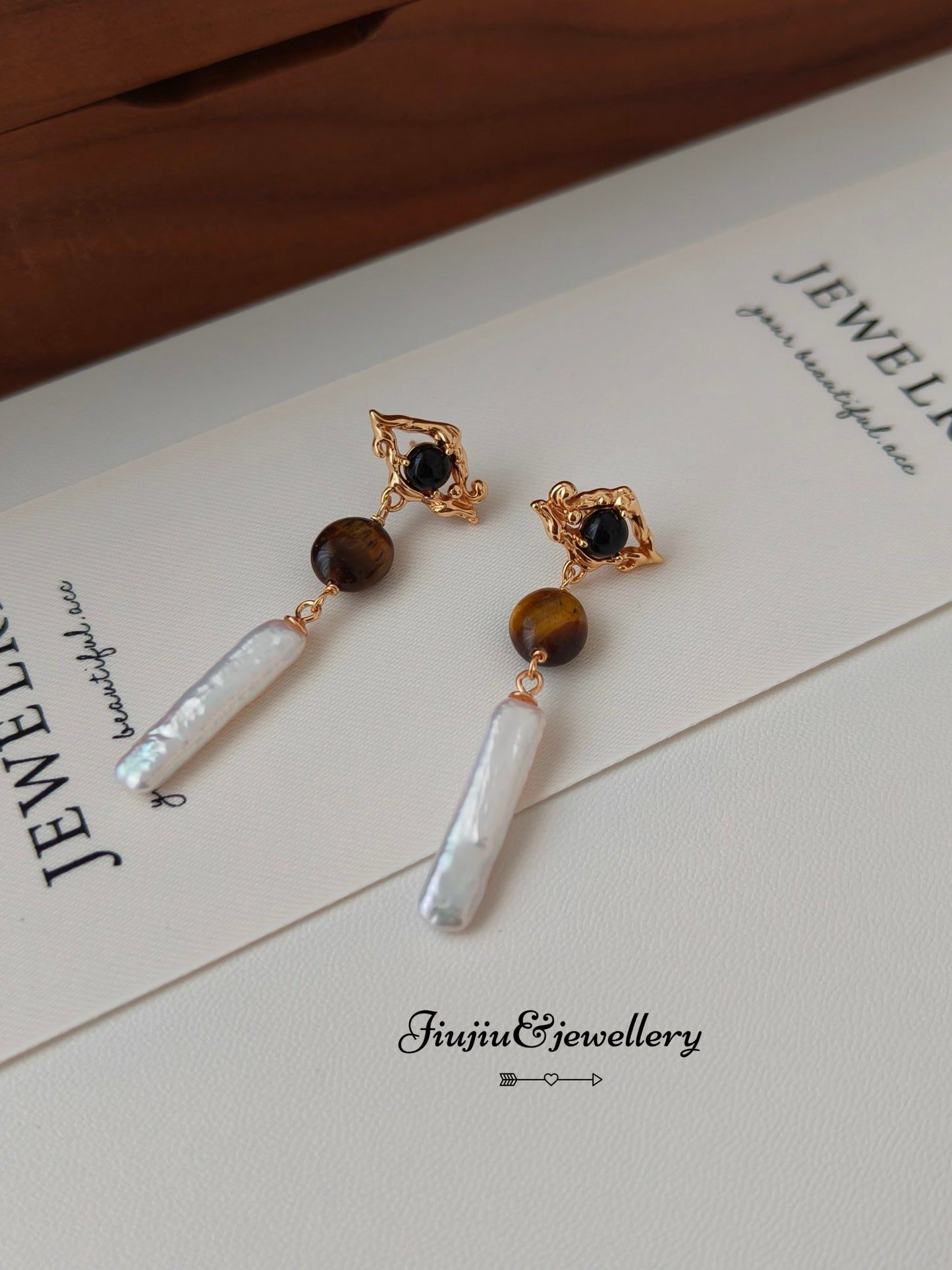 Eye Pearl Agate Earrings