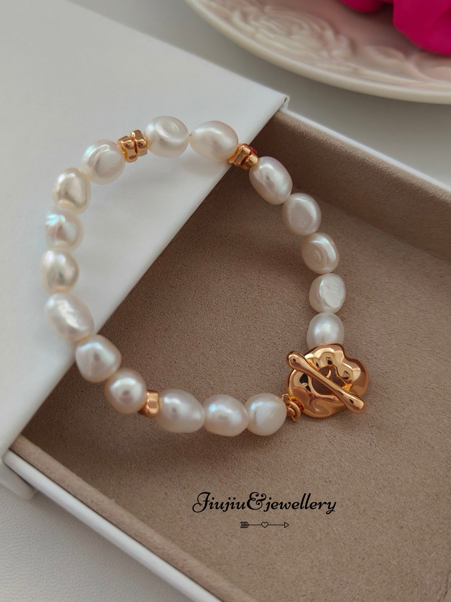 Little Wooden Fish Baroque Pearl Bracelet