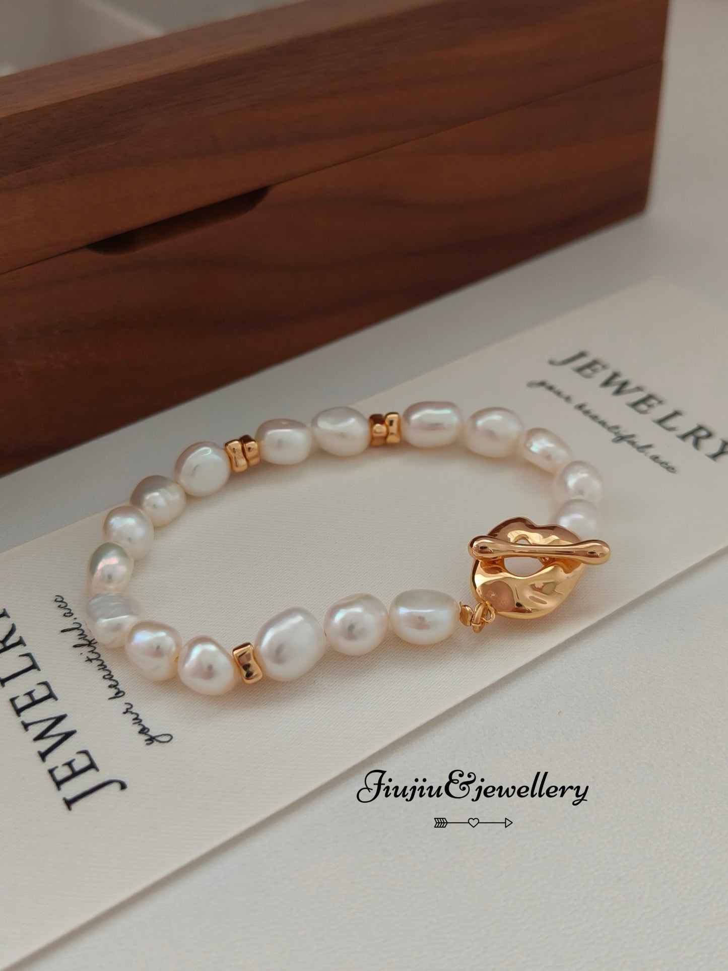 Little Wooden Fish Baroque Pearl Bracelet