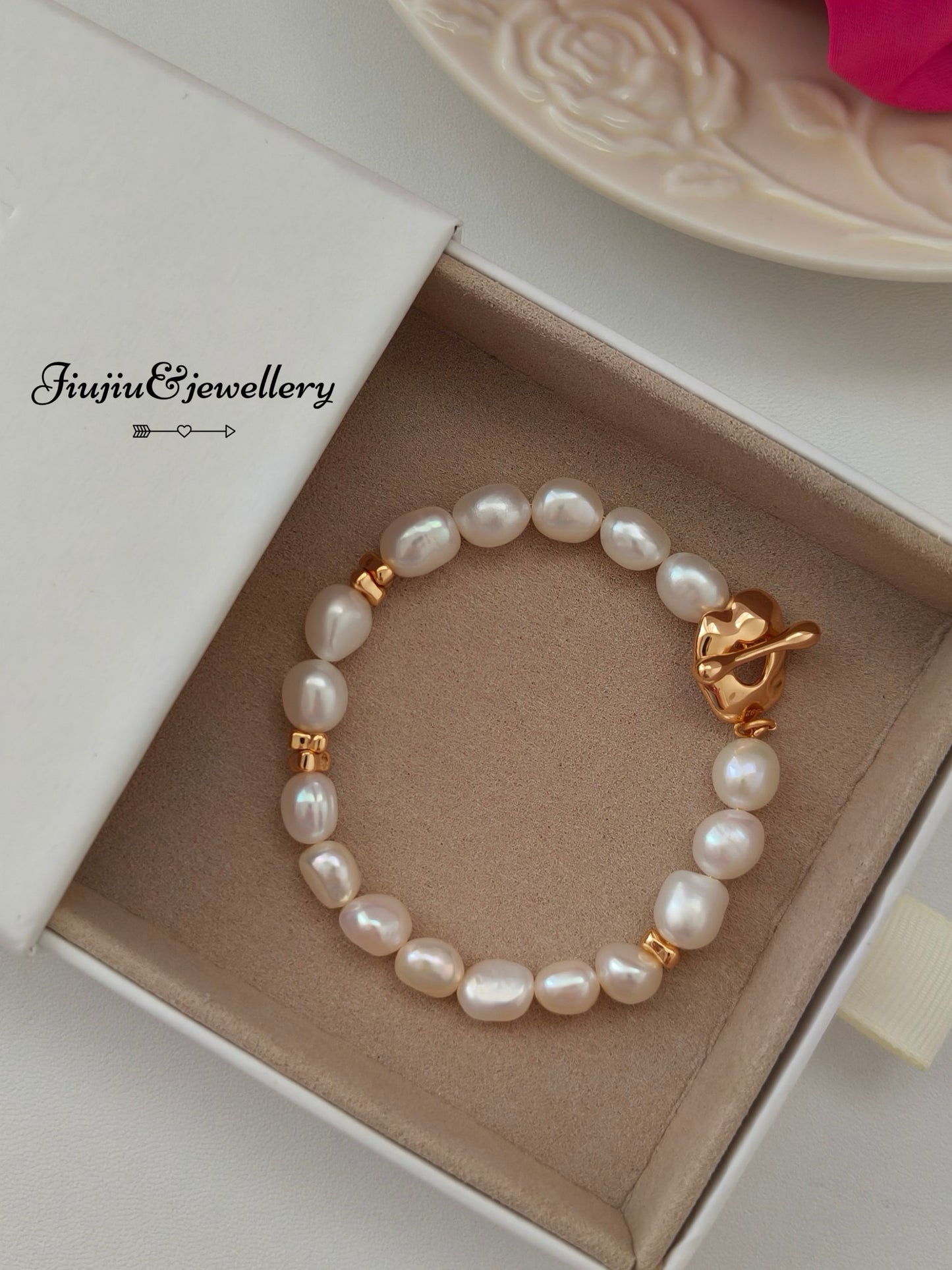 Little Wooden Fish Baroque Pearl Bracelet