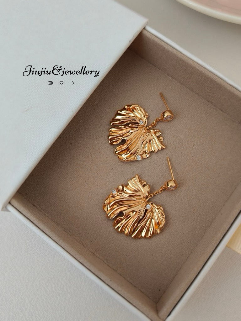 Banana Leaf 18k Gold Earrings