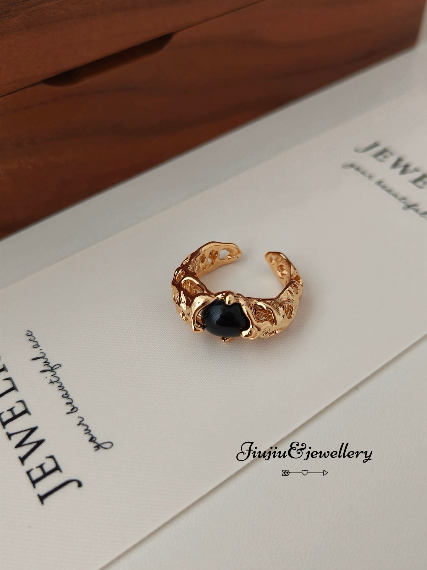 Pleated Agate 18k Gold Ring