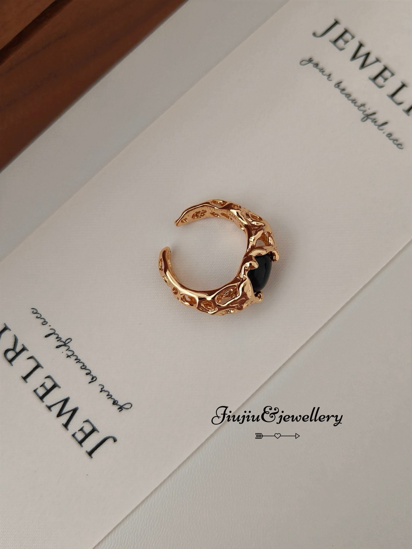 Pleated Agate 18k Gold Ring