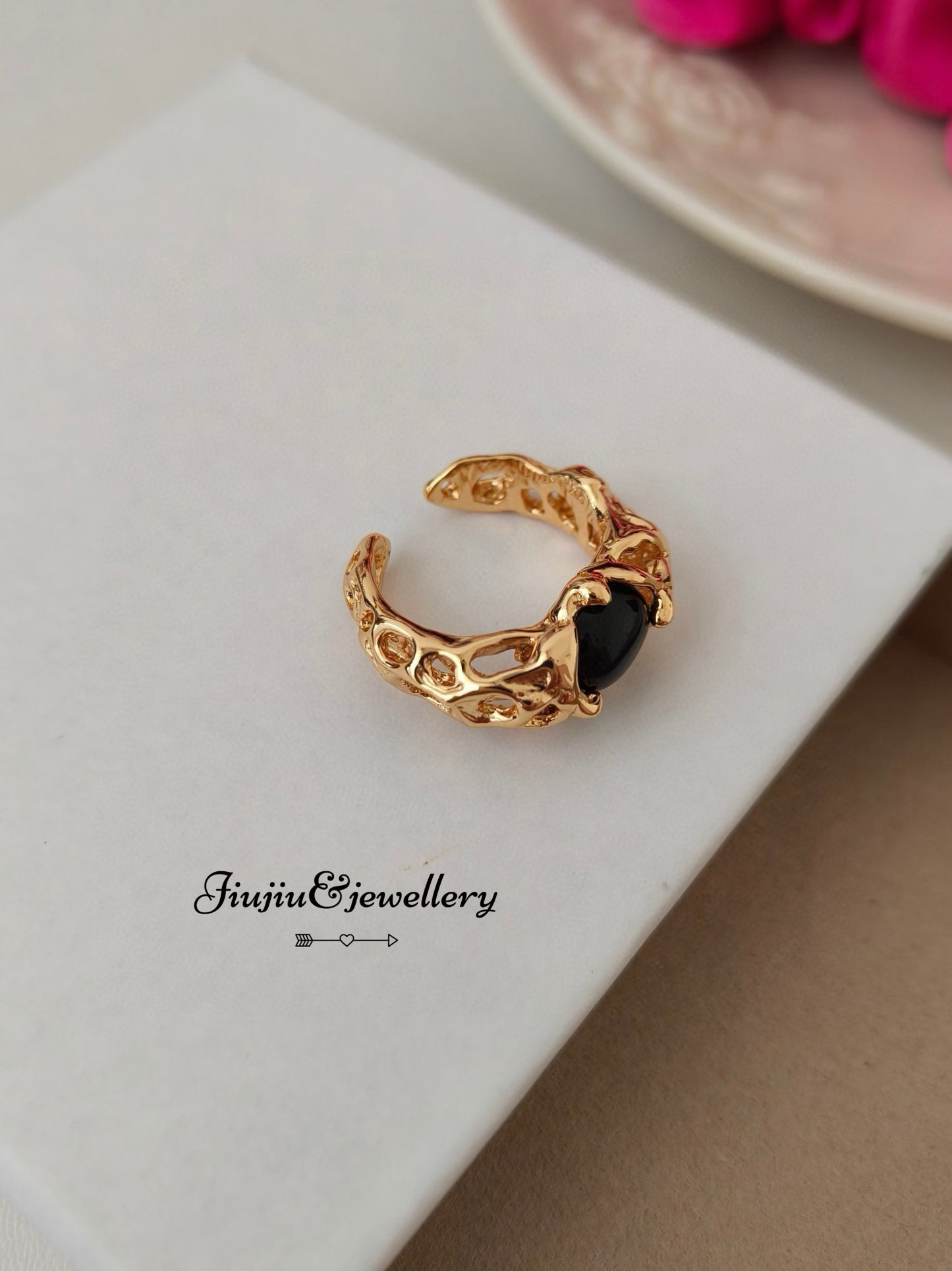 Pleated Agate 18k Gold Ring