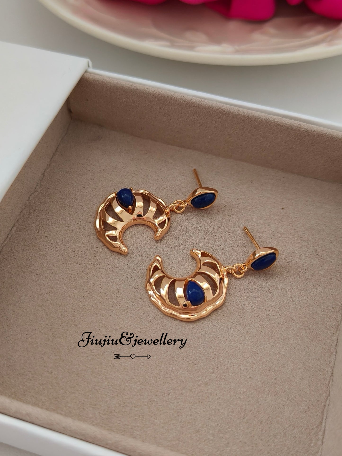 Moon Hollow Pattern Lapis Lazuli Earrings