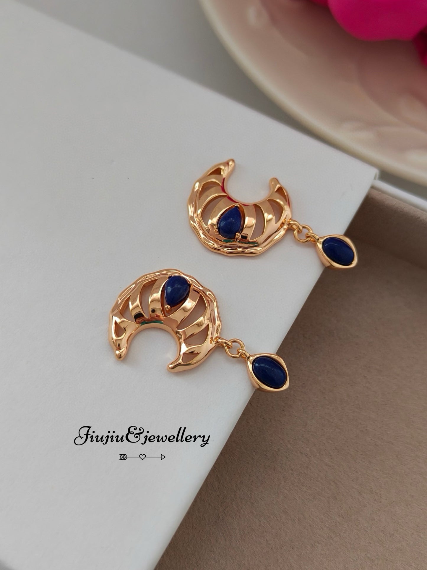 Moon Hollow Pattern Lapis Lazuli Earrings