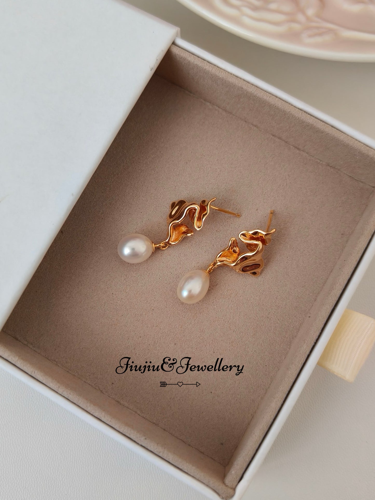 18k Gold Vintage Pearl Earrings