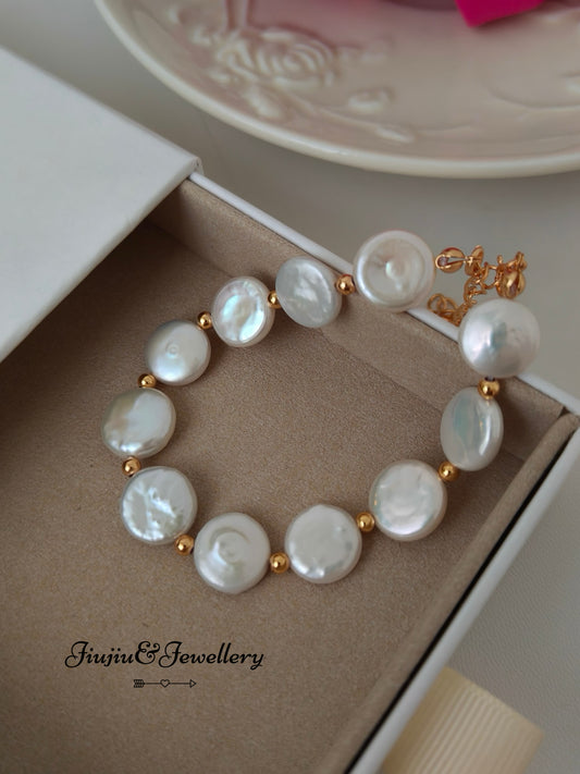 Round Mother of Pearl Bracelet