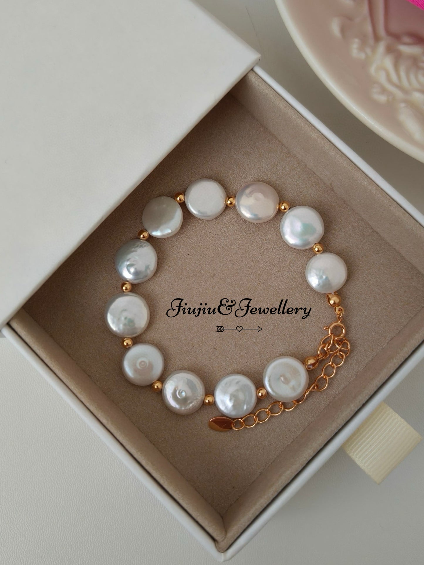 Round Mother of Pearl Bracelet