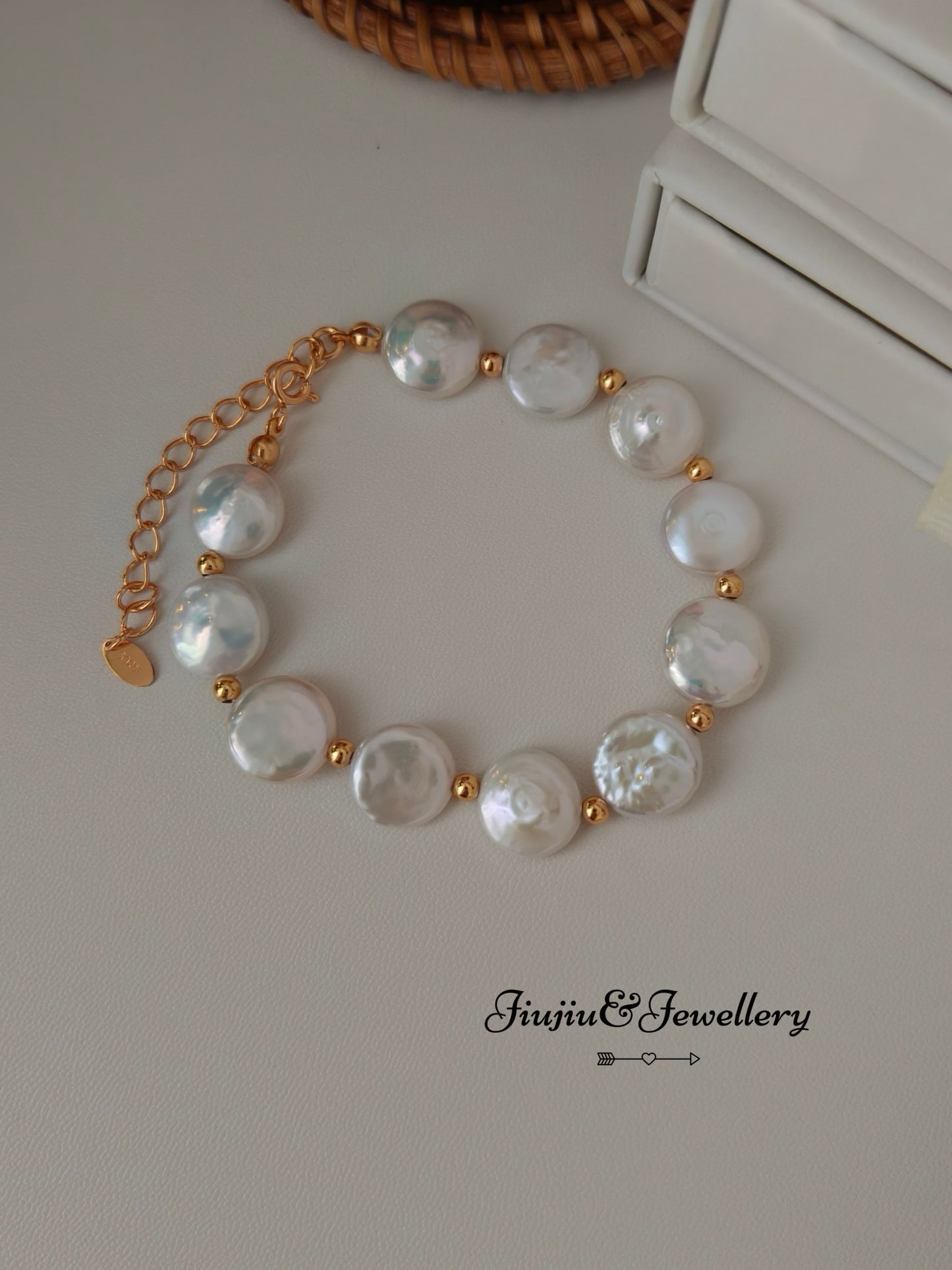 Round Mother of Pearl Bracelet