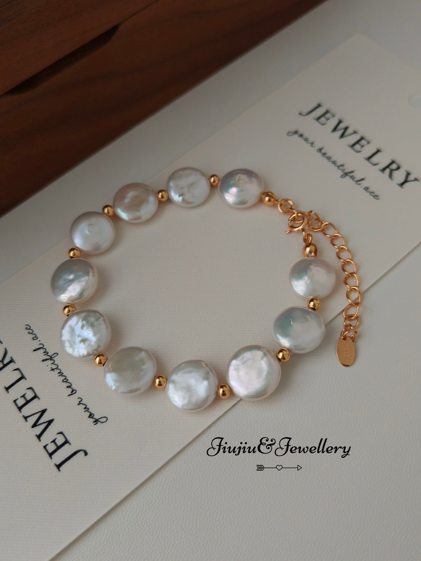 Round Mother of Pearl Bracelet