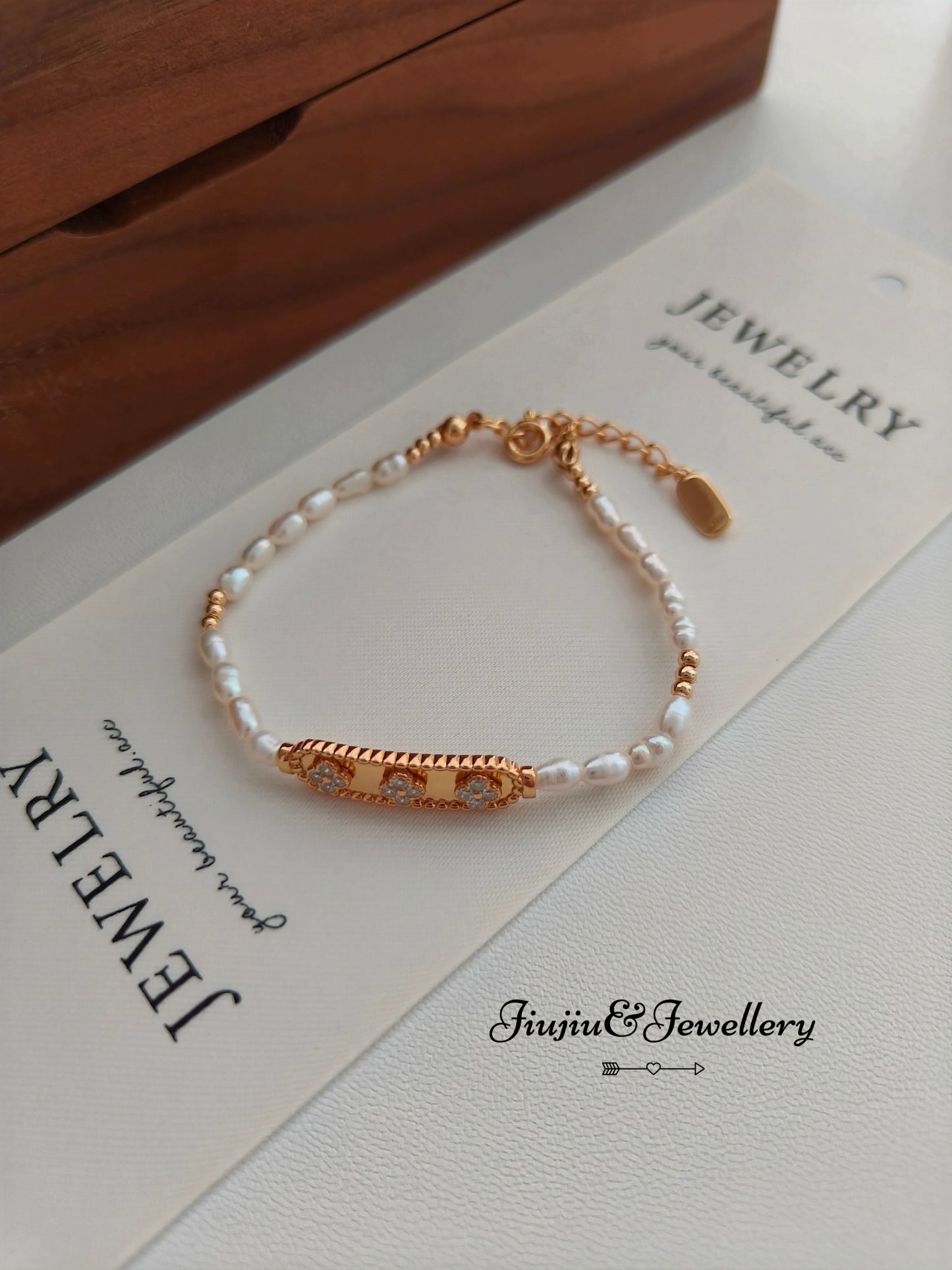 Clover Pearl Bracelet