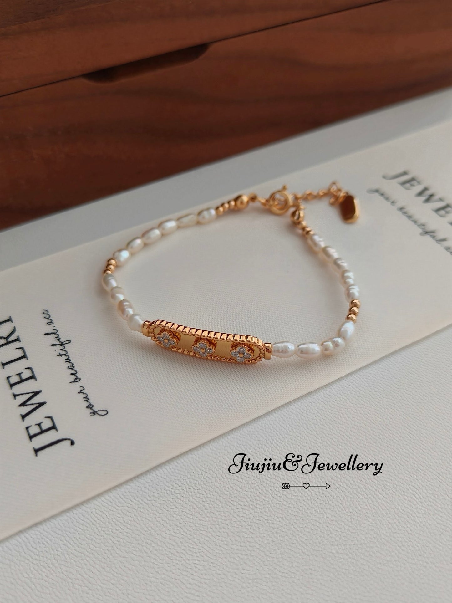 Clover Pearl Bracelet