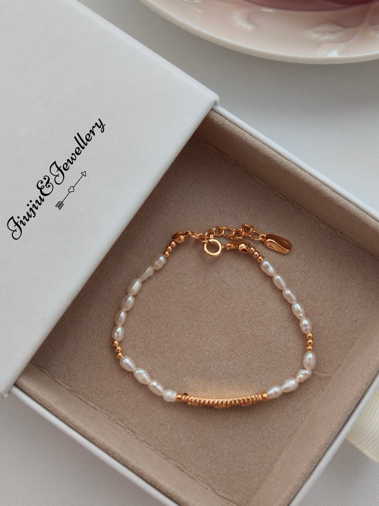 Clover Pearl Bracelet