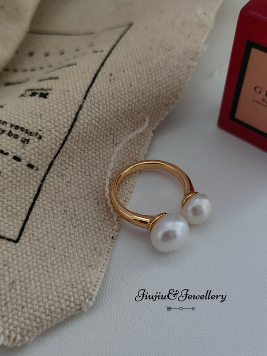 Simple Pearl Ring