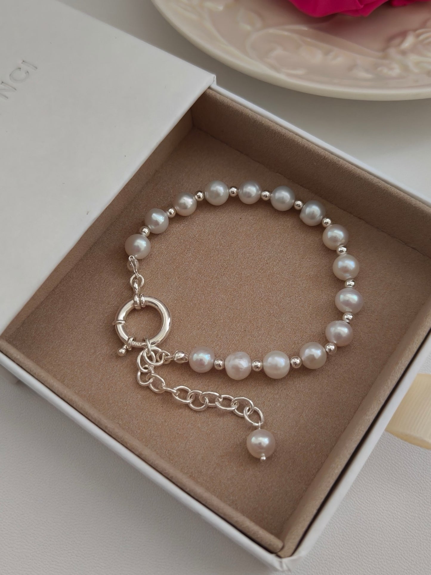 Simple Regular Pearl Bracelet