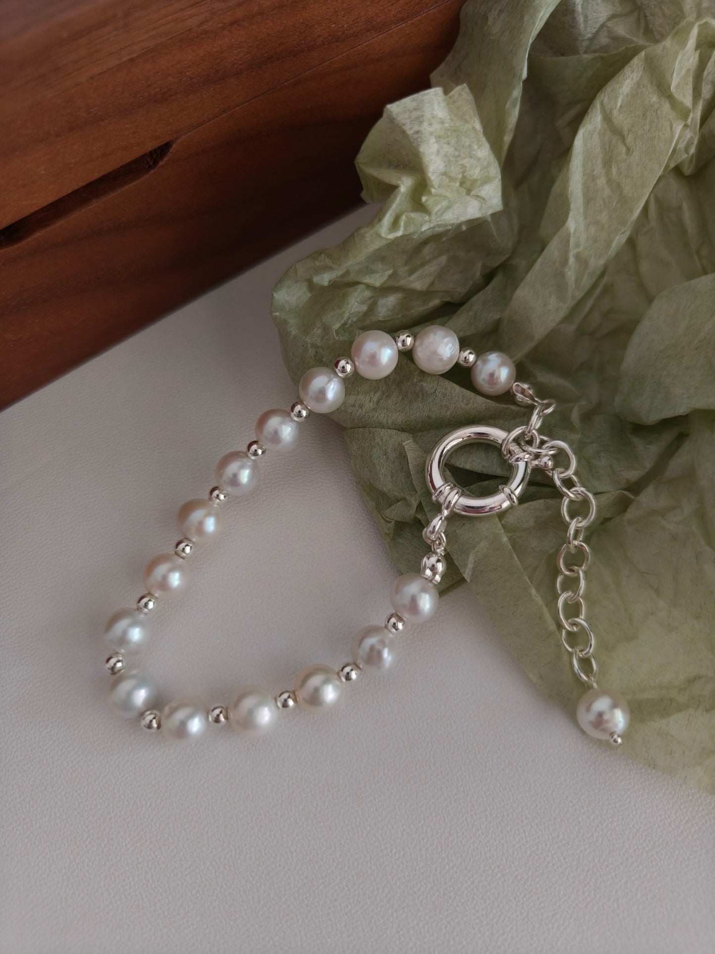 Simple Regular Pearl Bracelet