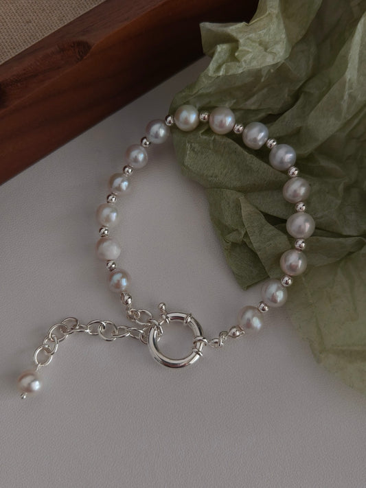 Simple Regular Pearl Bracelet