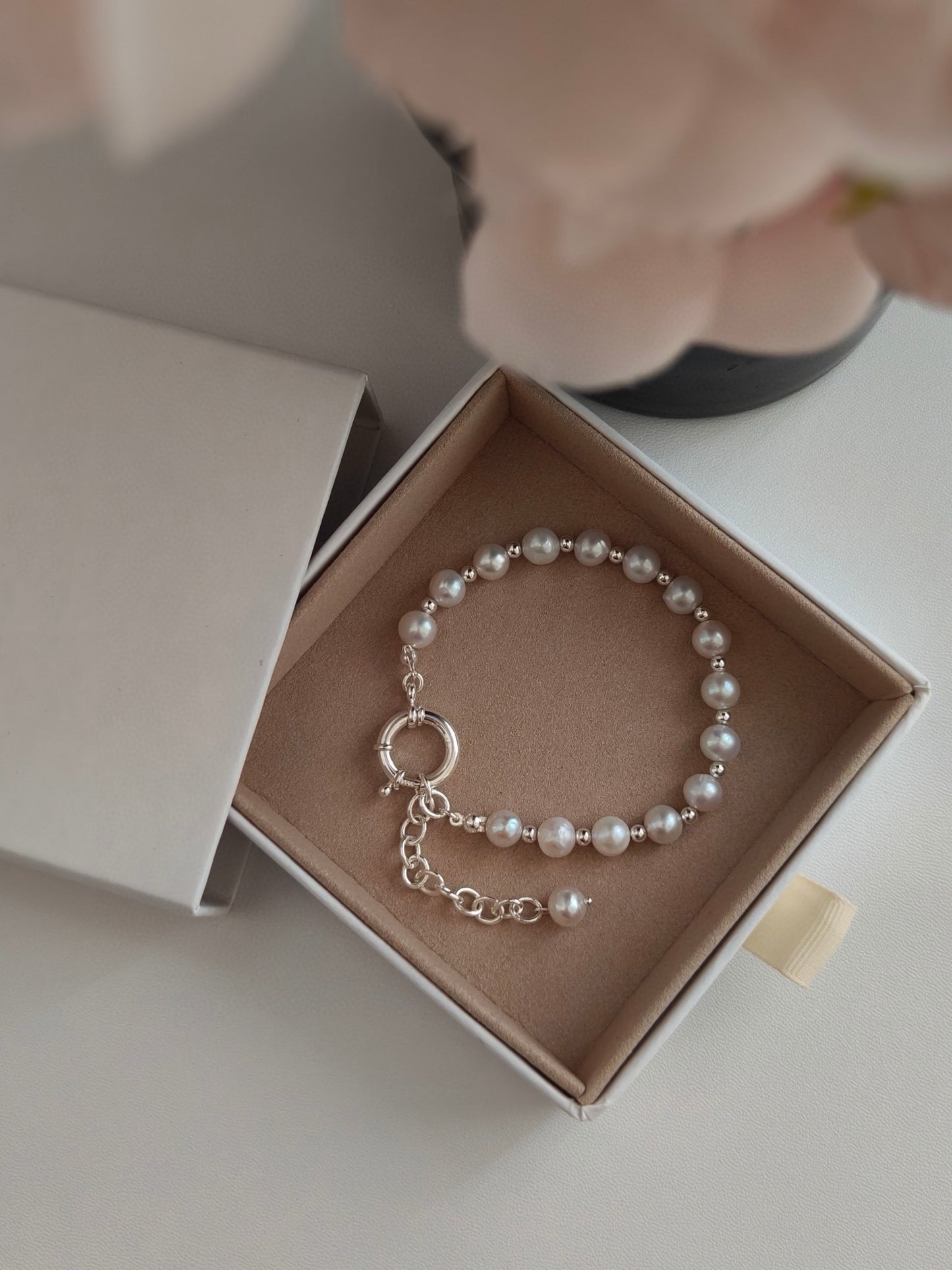 Simple Regular Pearl Bracelet